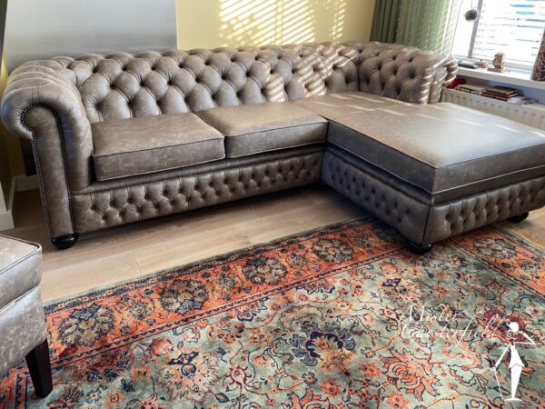vintage-taupé-chesterfield-lounge-bank-rechts