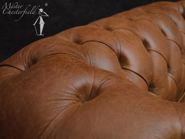 vintage-chesterfield-camel-caramel-old-style-detail