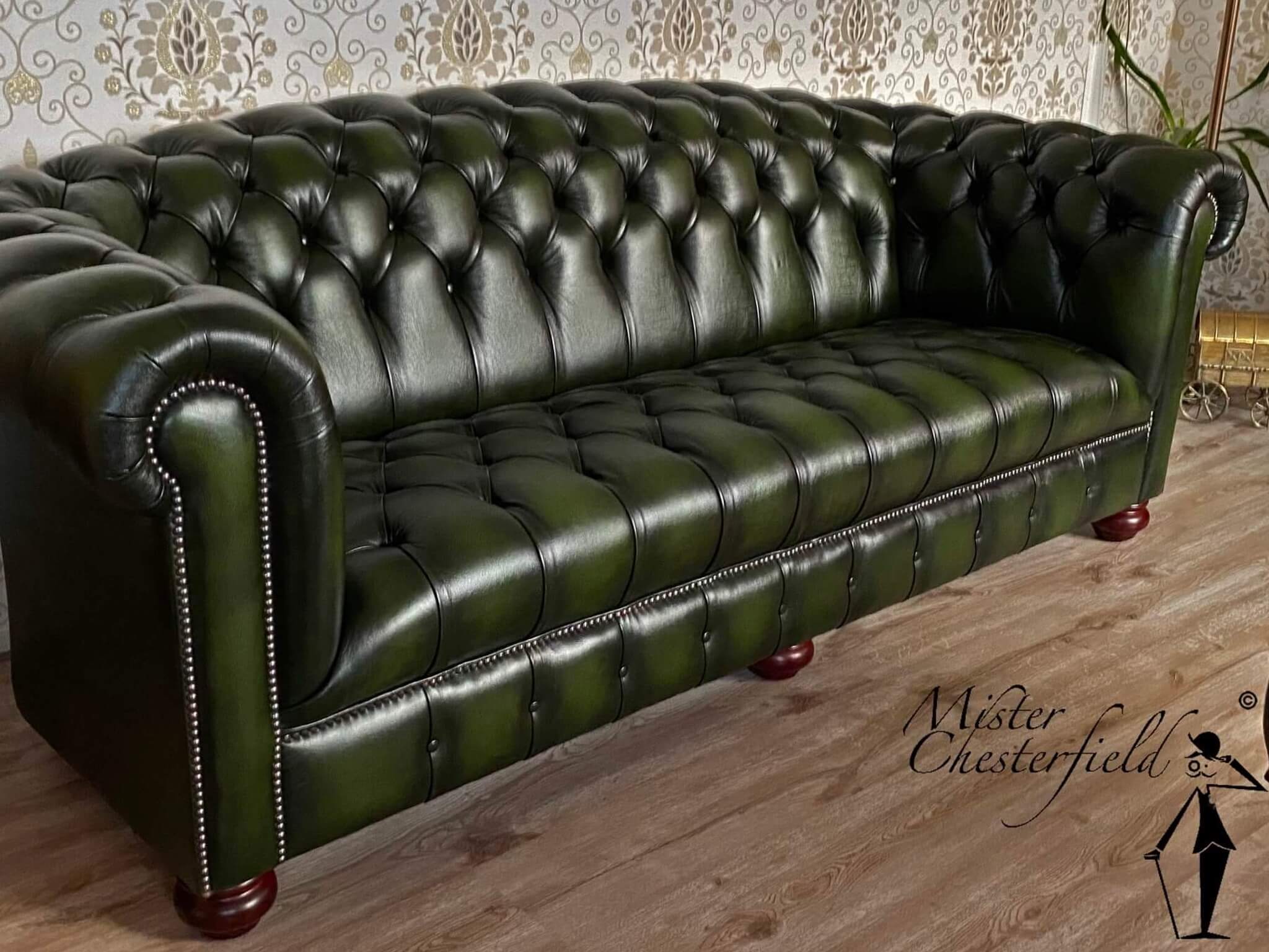 Chesterfield-green-buttoned