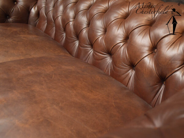 original-chesterfield-1930-brown-sofa-shabby-vintage-detail-leder